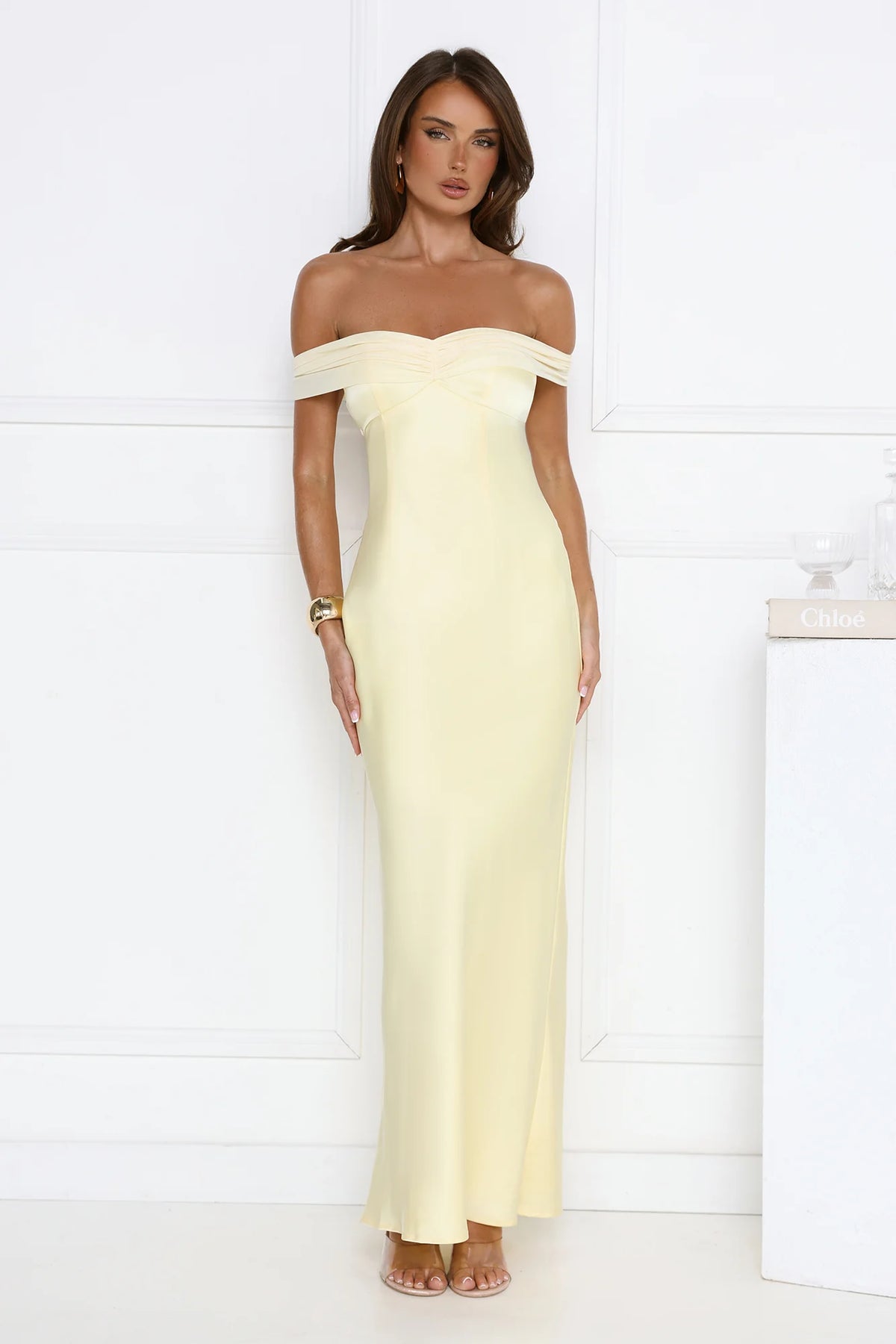 La robe longue Sophisticate épaules dénudées jaune