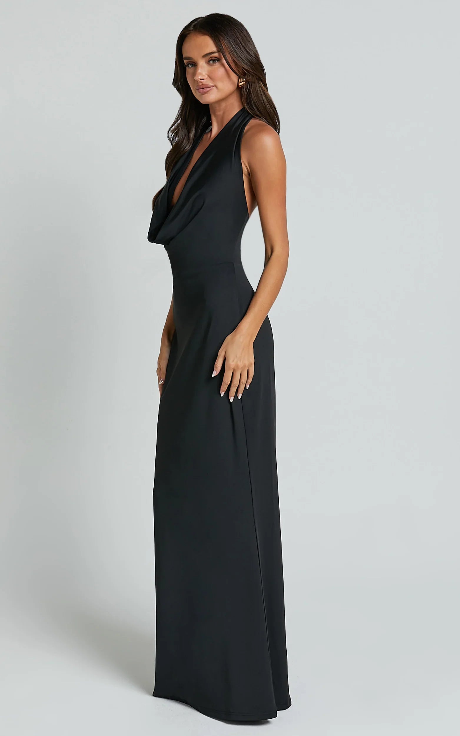 Robe longue Sylvana - Robe moulante à col bénitier et dos nu noire