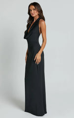 Robe longue Sylvana - Robe moulante à col bénitier et dos nu noire