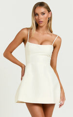 Mini-robe Carolina - Robe à encolure dégagée et empiècements bustier blanc cassé