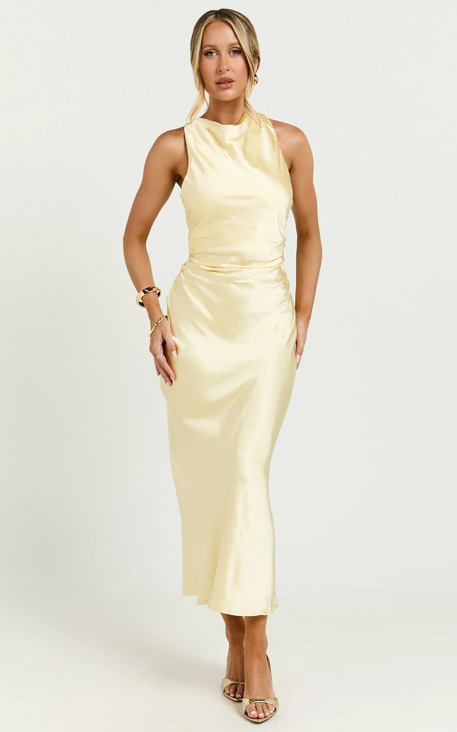 Robe midi Aluna - Robe nuisette en satin à col montant et dos croisé, couleur citron