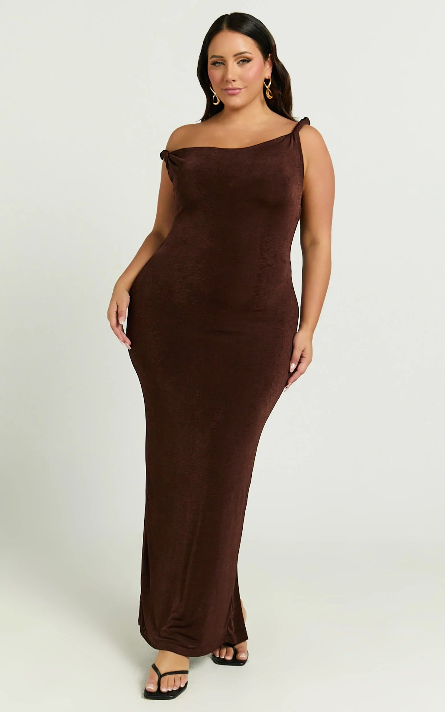 Robe mi-longue Isabel - Robe moulante asymétrique torsadée couleur chocolat