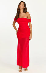 Robe longue Victoria - Robe évasée et ajustée à épaules dénudées de couleur rouge