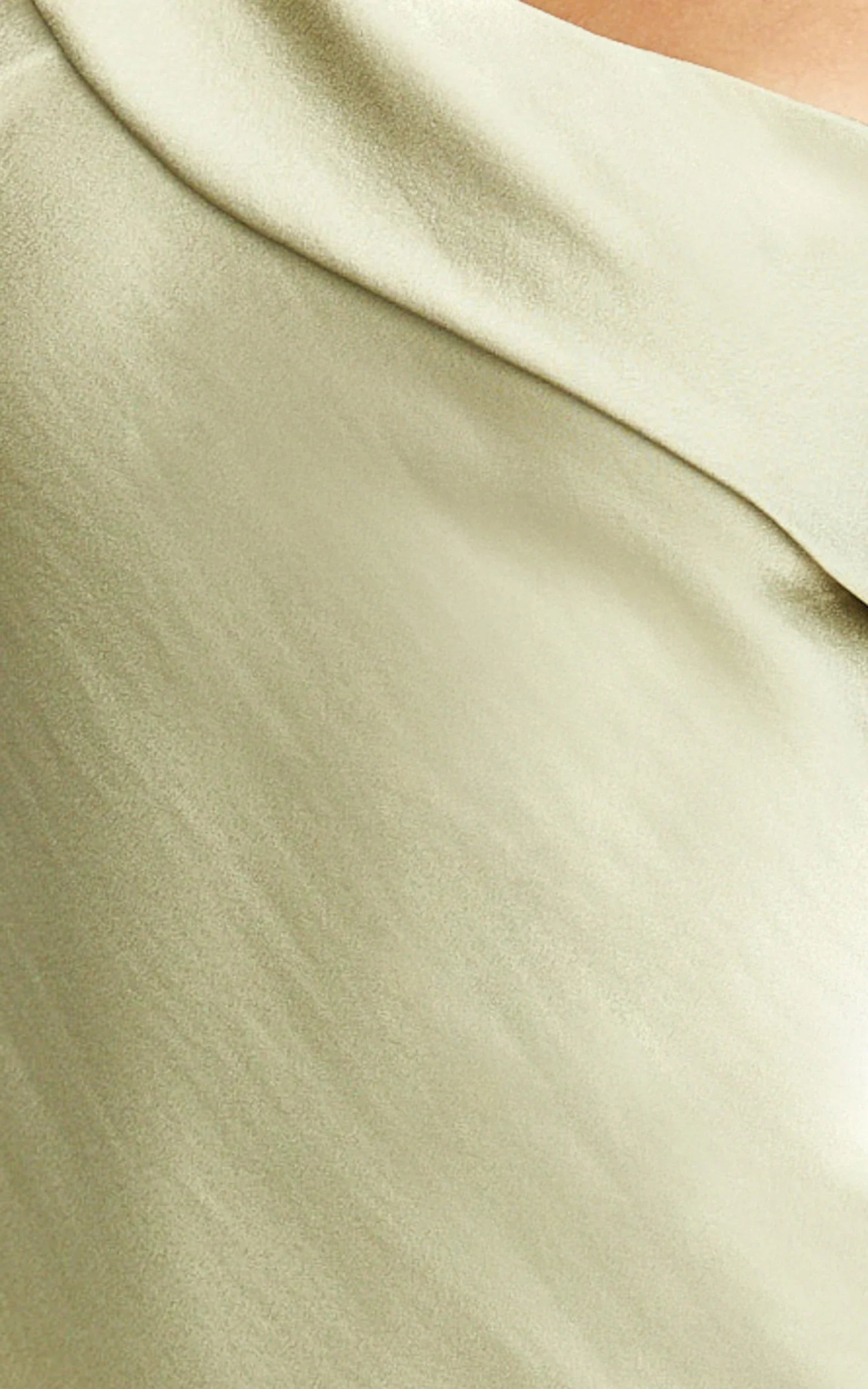 Robe Calix mi-longue - Robe nuisette asymétrique de couleur vert olive clair
