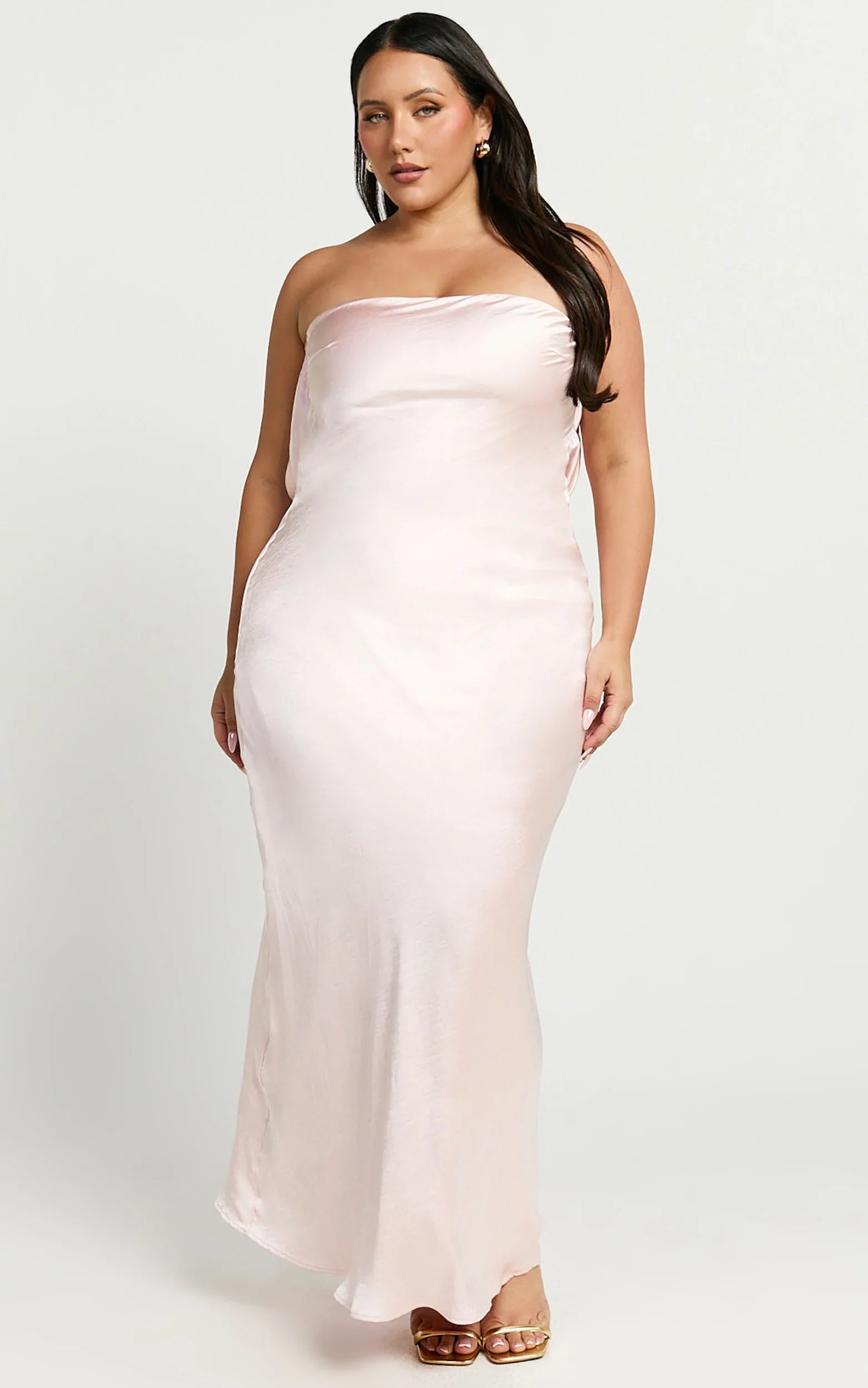 Robe longue Charlita - Robe en satin dos nu à col bénitier, rose pâle