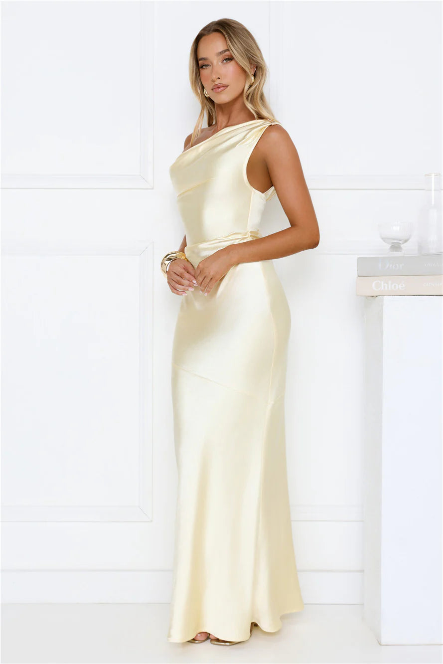 Robe longue à épaules dénudées She's A Dream en satin jaune