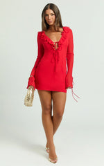 Mini-robe Alesya - Robe rouge à volants, décolleté plongeant, manches longues et détails à nouer