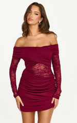 Mini-robe Juliet - Robe moulante bustier en dentelle contrastante couleur lie-de-vin