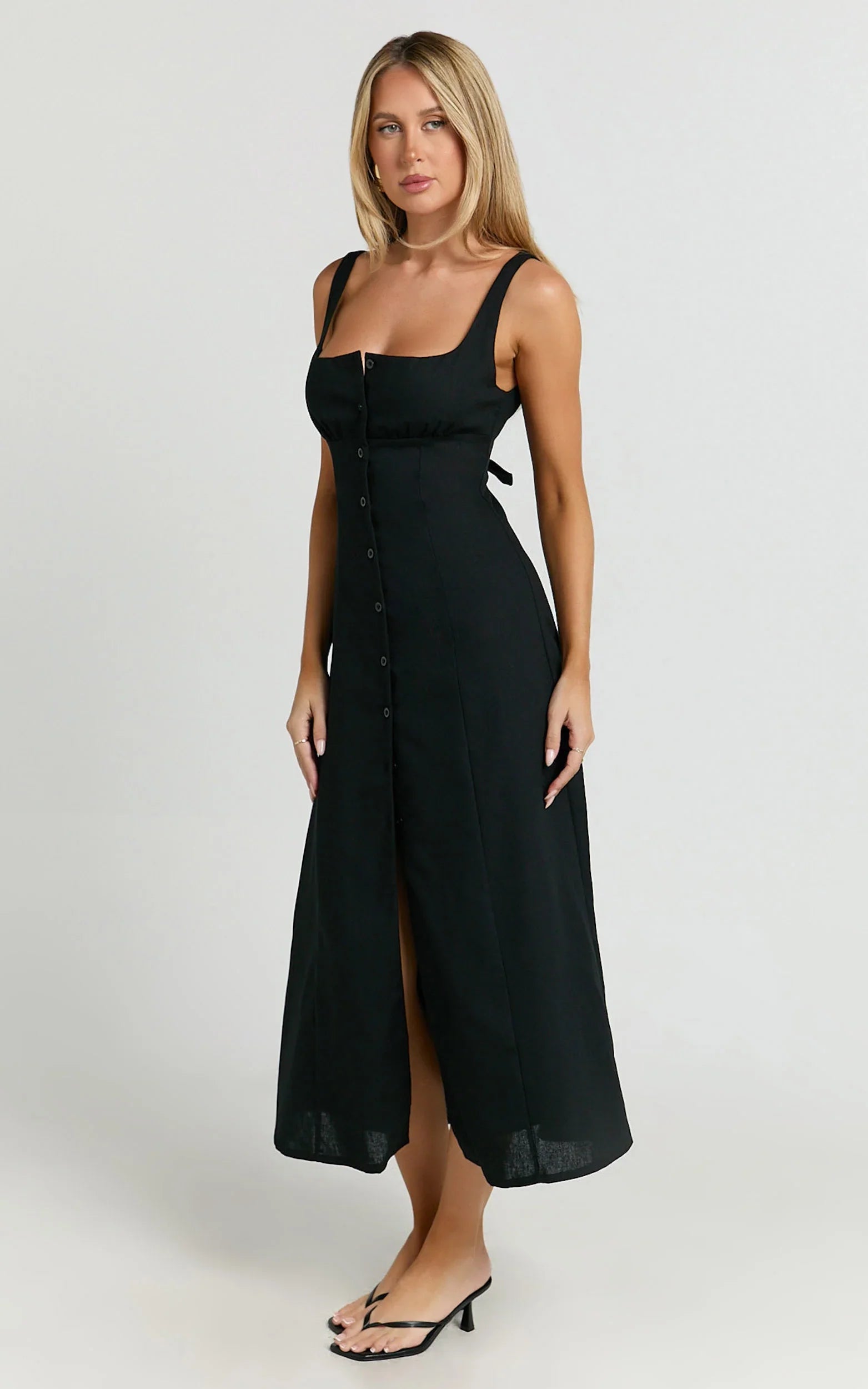 Robe midi Cameron – Robe noire boutonnée avec liens au dos