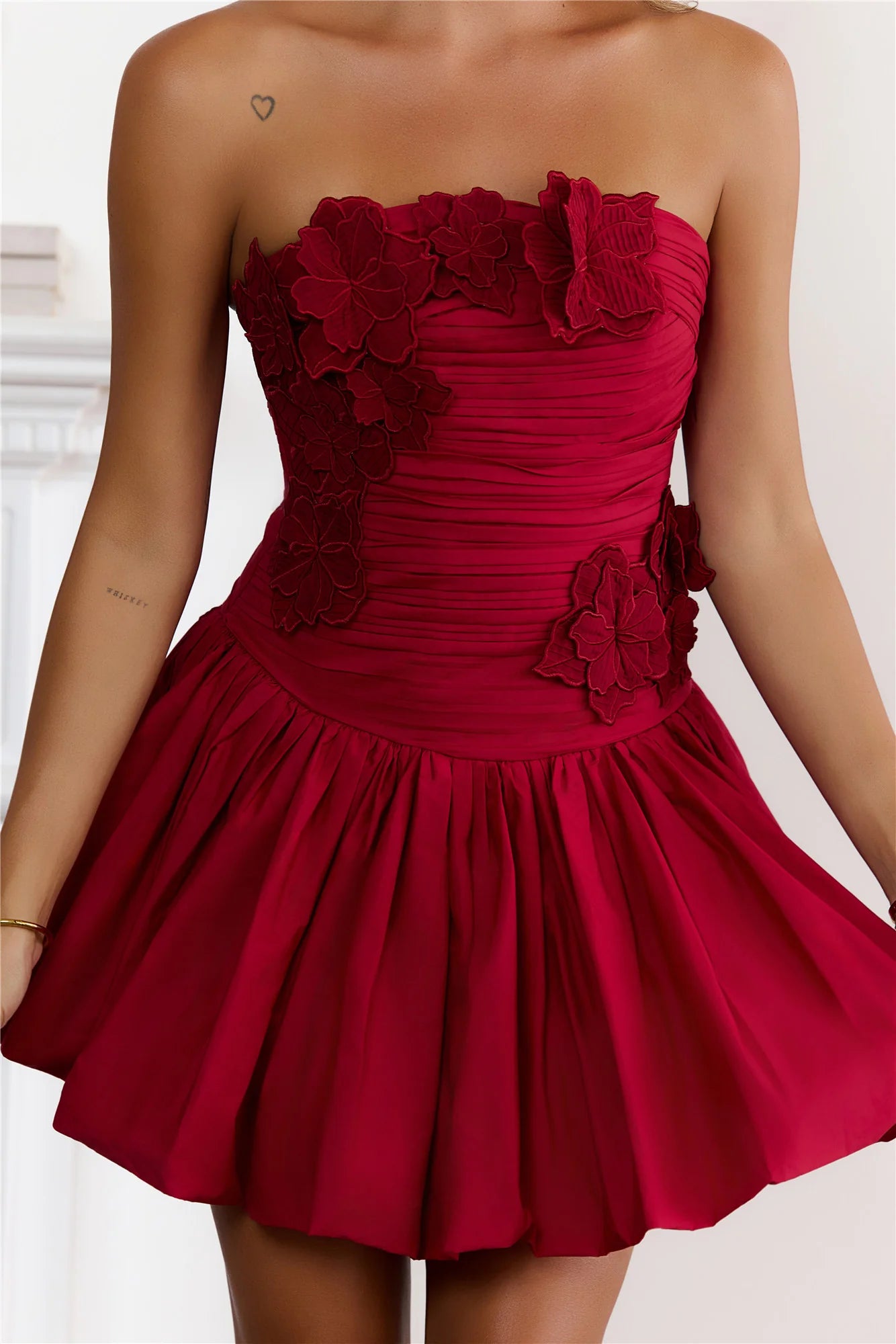 Robe Courte Sans Bretelles Froncée Floral Dream Rouge