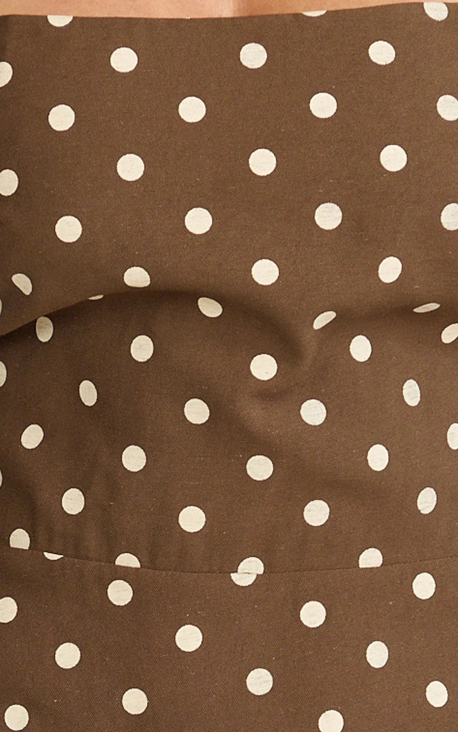 Robe longue Leighton - Robe trapèze à col carré et bretelles spaghetti croisées à pois chocolat/crème