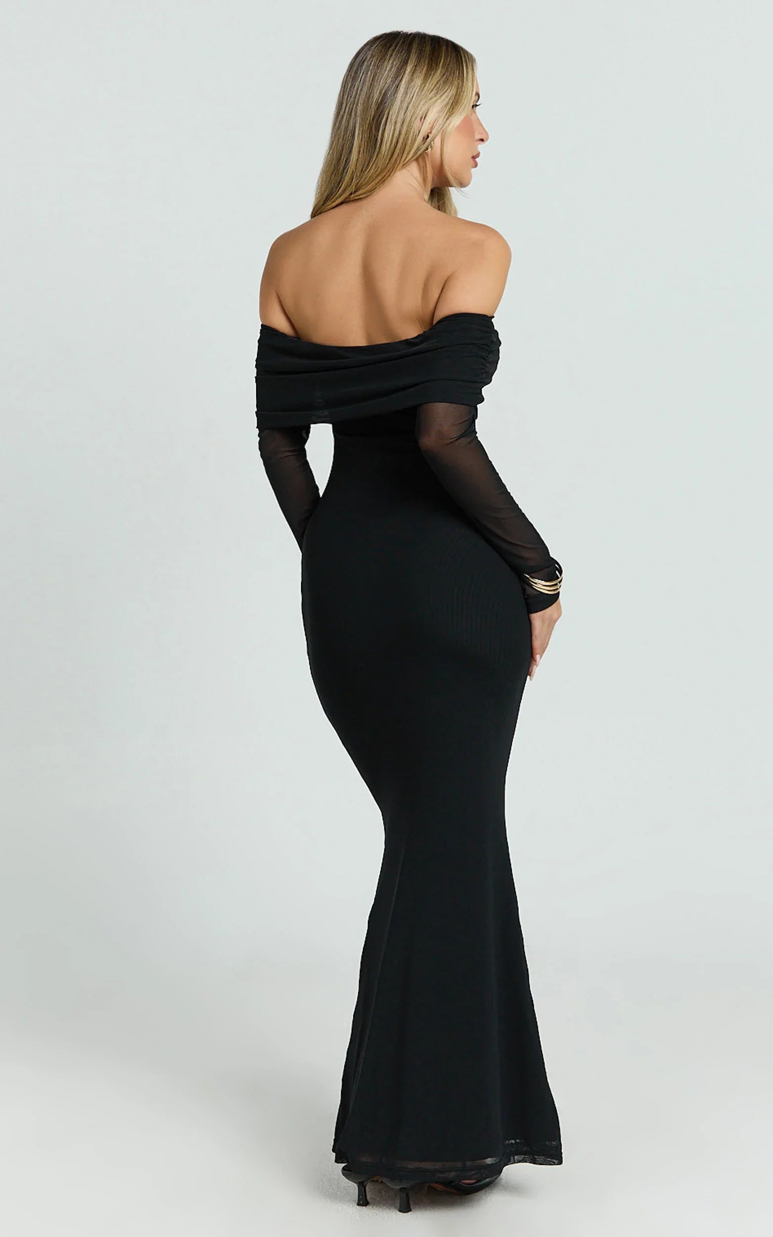 Robe longue Bethanie - Robe en maille à épaules dénudées noire
