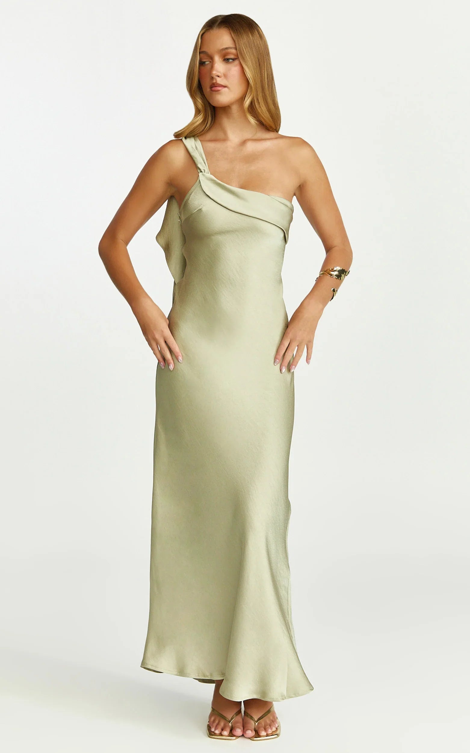Robe Calix mi-longue - Robe nuisette asymétrique de couleur vert olive clair